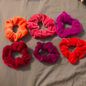 6 velvet scrunchies